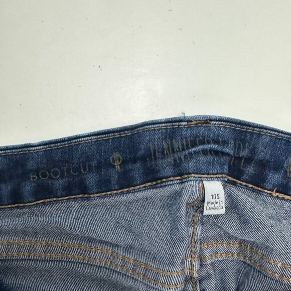 Jennifer Lopez Bootcut Women's size 10P Dark Wash Blue Denim Jeans - Picture 3 of 6